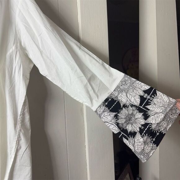 Pearly Vine Women's 2XL White Button-Up Shirt with Sleeve Details - Picture 7 of 8